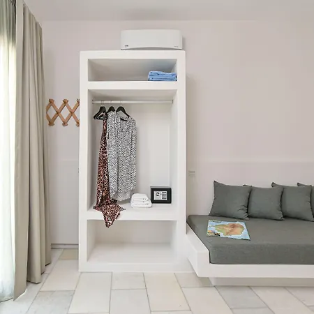 Golden Naxos 3* Pláka